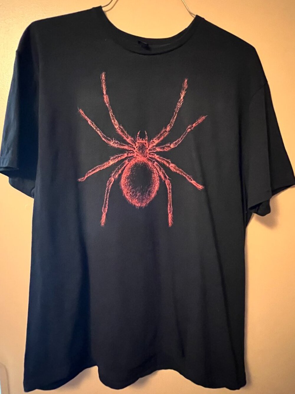 GILDAN SOFTSTYLE Black Tee with Red Spider Mens XL Any Day, Halloween, Novelty T